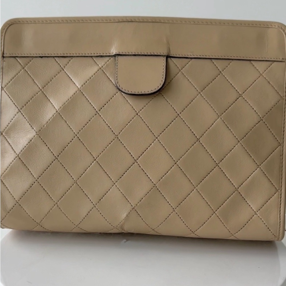 ChanelSize approx Length 9.3” Height 6.7”Depth 1.8 - Picture 4 of 12